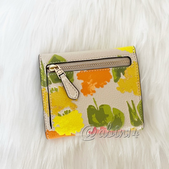 NWT Coach Wyn Leather Wallet with Floral Print - Picture 2 of 5